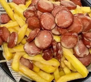 Salchipapas simple