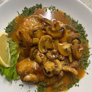 Свински карета с гъбен сос (400г)