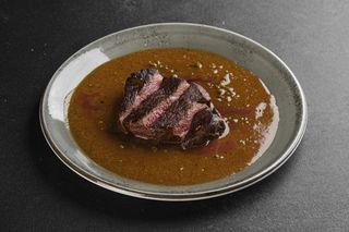 МЕДАЛЬЙОН З ПЕППЕР СОУСОМ