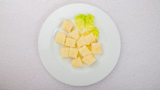 Pierogi leniwe z masełkiem i cukrem