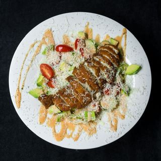 Crispy chicken & avocado salad