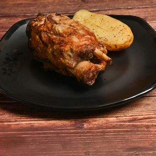 Codillo de cerdo a la leña