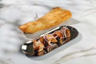 ღორის მწვადი შოთის პურით ჩალაღაჯი