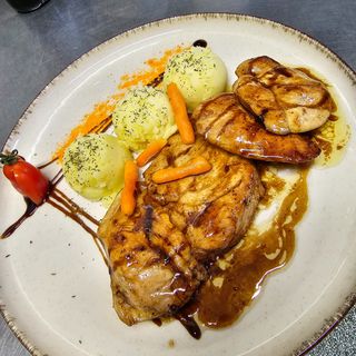 Гриловано пилешко месо с меден дресинг (1бр) 