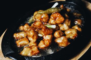 შემწვარი ქათმის ხორცი ჩილის წიწაკით "თიებანი", F10