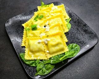 Ravioli ze szpinakiem i ricottą