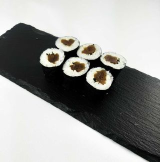 02.Hosomaki z kanpyo i prażonym sezamem 6szt.