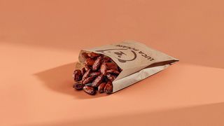 მოხალული ნუში კარამელით