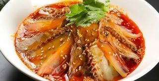 35. Carne di manzo, lingua e maiale in cuore di salsa piccante