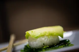 Nigiri De Aguacate