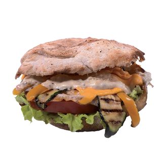 Puccia con hamburger, insalata, cipolla e zucchine grigliate