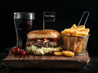 Zestaw burger + frytki + Napój 250ml