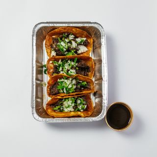Orden de 4 Tacos de Birria