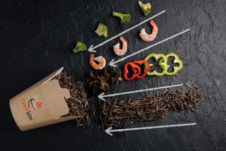 Tăiței cu creveți și legume