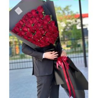 Buchet din 51 trandafiri Roșii 1m aranjați crescător