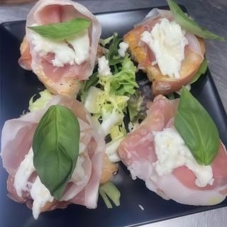 Bruschetta crudo