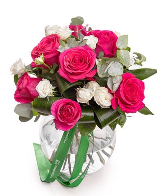 Buchet cu trandafiri albi și roz