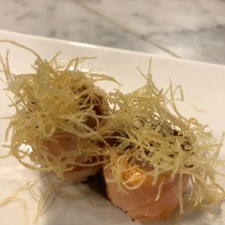 70. Gunkan salmone kataifi