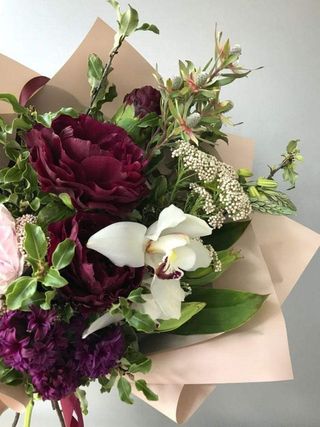 იასამანი პიონი ორქიდეა