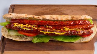 Roštilj kobasica u lepinji