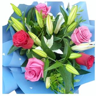 Buchet 5 trandafiri si 2 crini