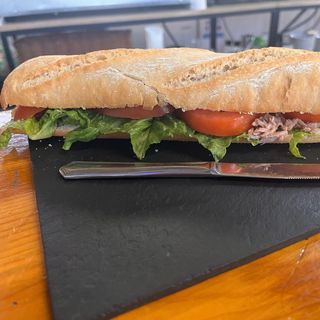 Bocadillo de Jamón York y Queso Mozzarella