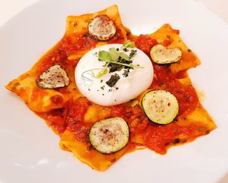 Ravioli napoli sa burrata sirom i tikvicama