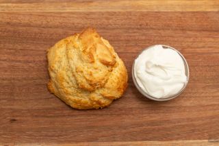 Scone com Queijo Creme