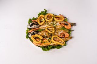 Poisson varié à la planche