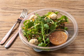 Зелений мікс з соусом тонкацу (150г)