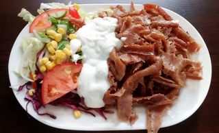 Döner Kebap na talerzu