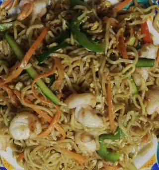 Yakisoba con Gambas