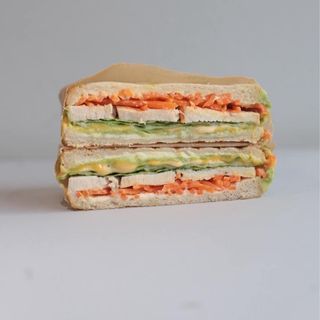 Avocado chicken toast