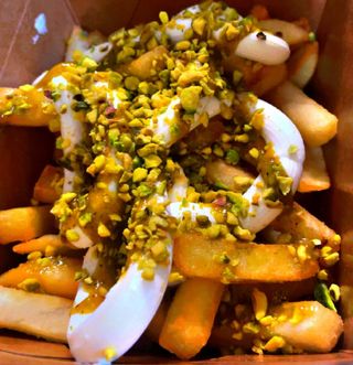 Patatine, Philadelphia, pesto di pistacchio, granella di pistacchio