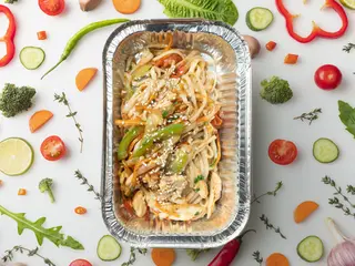 Удон  с куриной грудкой и овощами