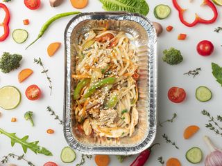 Удон  с куриной грудкой и овощами