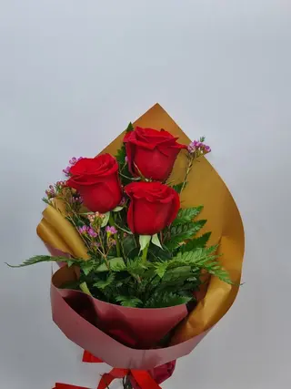 Buchet 3 trandafiri rosii