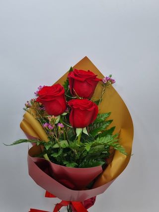 Buchet 3 trandafiri rosii