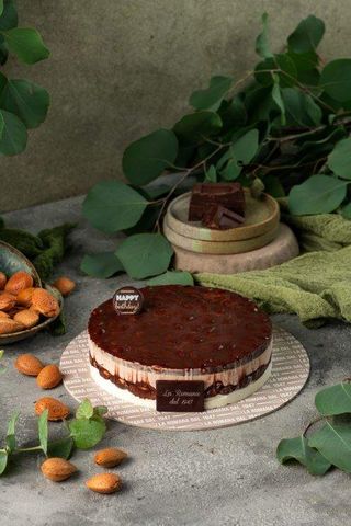 Happy Birthday: Bacio di dama con mandorle tostate