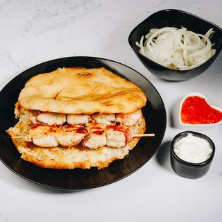 Pileći ražnjići s prilogom