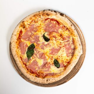 Pizza Vesuvio i Pepsi