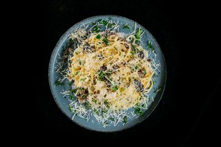 Паста з куркою та грибами