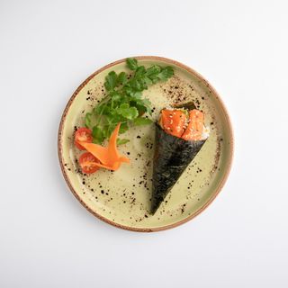 100. Temaki Salmón