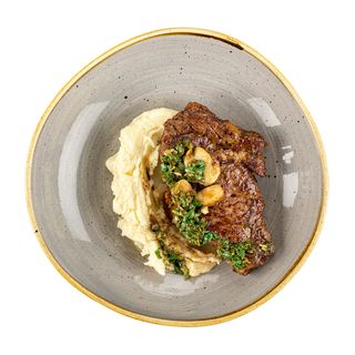 Стейк із телятини з соусом Чимічурі