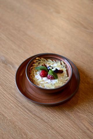 Кокосовый йогурт с чиа,яблоками и ягодами