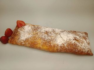Croissant z truskawką 225g