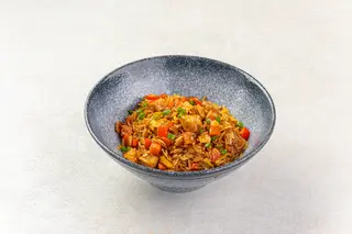 Жареный рис с курицей