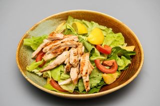 Salată cu piept de pui