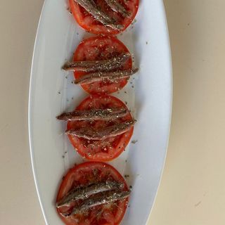 Tapa De Tomate Con Anchoas.