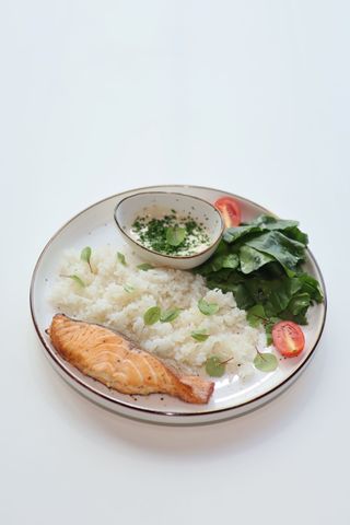 Стейк из лосося со сливочным соусом 